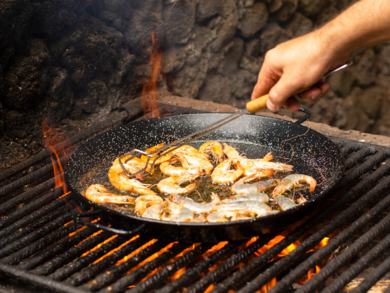 What’s Included in a Paella Class in Barcelona