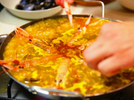 How to Book a Group Paella Class in Barcelona